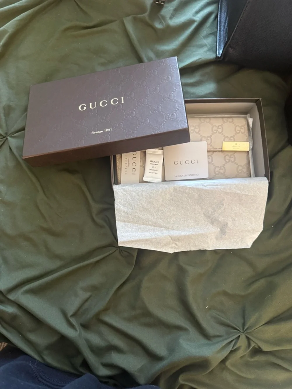 Gucci Beige Monogram Continental Wallet with Gold Accent - Picture 5 of 5